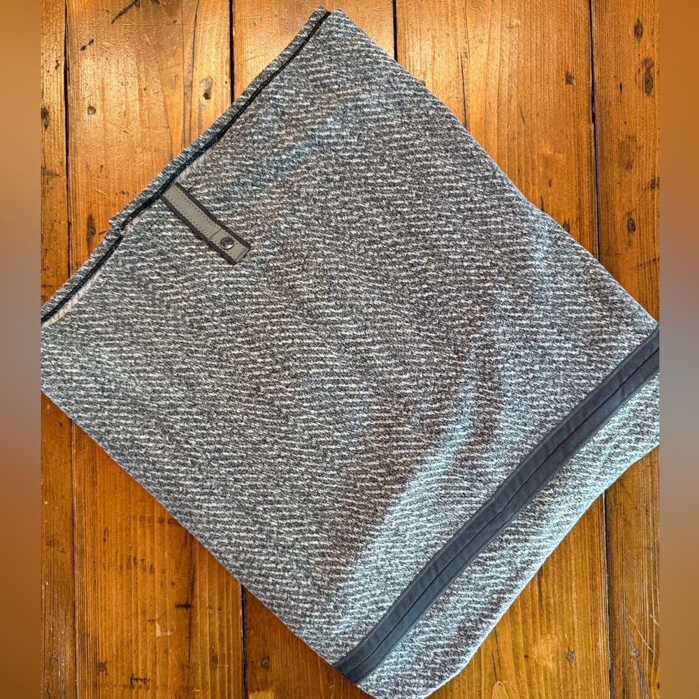 Lululemon Vinyasa Textured Gray Scarf or Cape